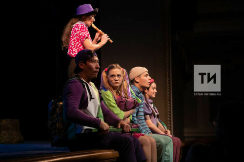 Казан яшь тамашачы театры татар, башкорт, мари, чуаш, удмурт әкиятләрен берләштергән