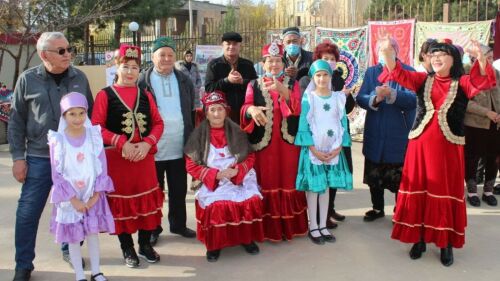 Үзбәкстандагы Карши шәһәре татарлары дуслык агачы утырткан