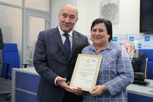 «Аһ туган каумем газиз!» әдәби бәйгесе җиңүчеләрен бүләкләделәр