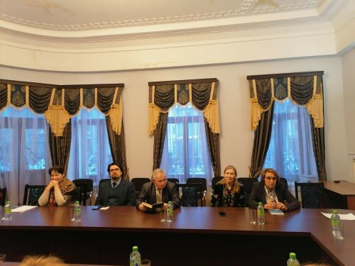 Язучылар берлегендә Кави Нәҗми һәм Сәрвәр Әдһәмова истәлегенә түгәрәк өстәл узды