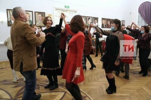 Тинчурин театры яңа спектакле алдыннан сиксәненче еллар азагы «Пятачогын» яңартты 