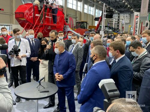 Рөстәм Миңнеханов «ТатАгроЭкспо» күргәзмәсендә аграр тармак эшләнмәләре белән танышты