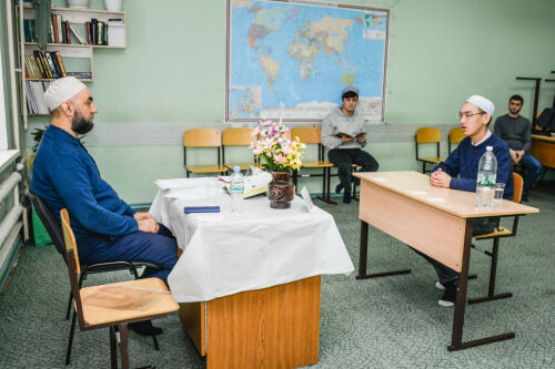 Казанда Коръән бәйгесендә егетләр һәм кызлар аерым көч сынашты