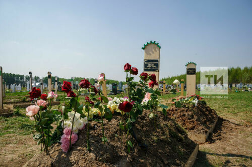 Атыш нәтиҗәсендә һәлак булган балалар һәм укытучы Самосырово зиратында җирләнде