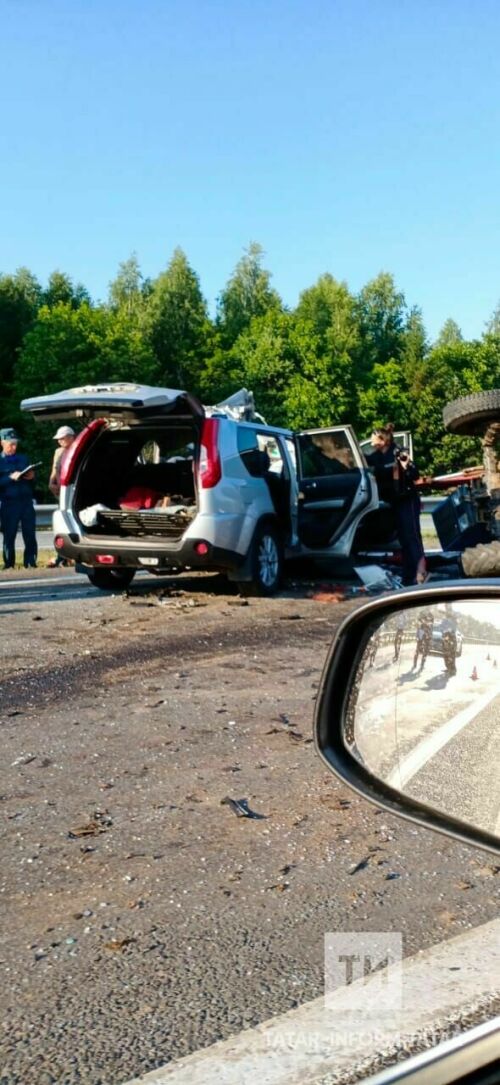Казан-Чаллы юлында җиңел машина белән трактор бәрелешкәч, өч кеше үлгән
