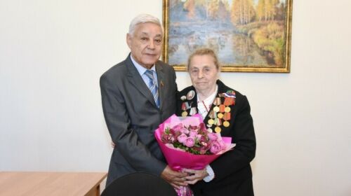 Фәрит Мөхәммәтшин сугыш ветераны Софья Вельтман белән очрашты