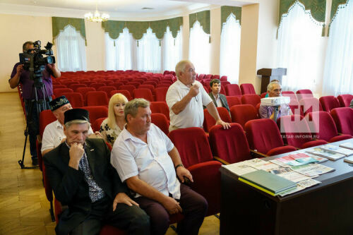 Рифат Җамал татарлар яшәгән илләргә баручы делегациядә шагыйрь булырга тиеш дип саный