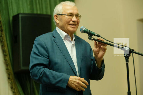 Разил Вәлиев татар белән башкорт арасына чөй кагарга теләүчеләрне тәнкыйтьләде 