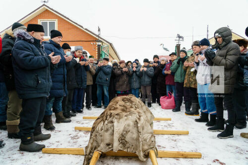 Заһид Мәхмүди туган авылы Манзарас зиратына җирләнде