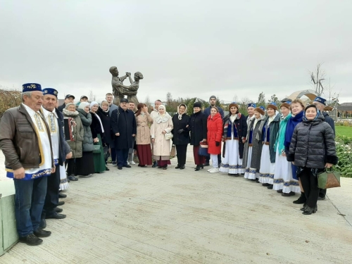 Сабада чишмә йолаларына багышланган театраль тамаша күрсәткәннәр