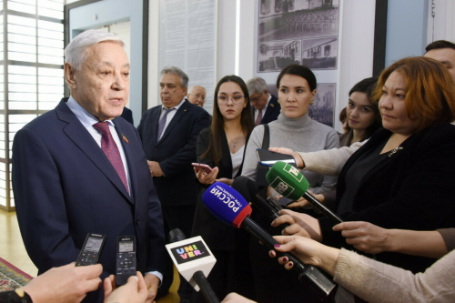 Мөхәммәтшин: Татарстан флагы, гербы һәм гимны республика халкын берләштерергә ярдәм итте