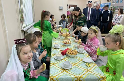 Сарапулның Татар мәдәни үзәгендә балалар һәм өлкәннәрне кыстыбый пешерергә өйрәттеләр