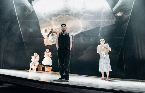 Әлмәт театры Гаяз Исхакыйның «Ул әле өйләнмәгән иде» әсәре буенча спектакль чыгарды