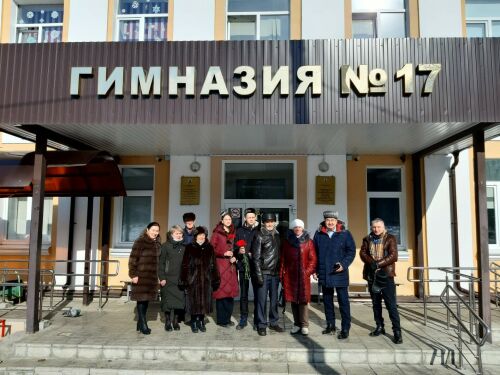 Татар язучылары Галимҗан Ибраһимов исемендәге гимназиядә әдипнең музеенда булдылар