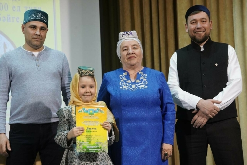 Биектауда балалар мөнәҗәт һәм бәетләр укыды