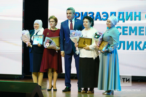 Казанда Каюм Насыйри һәм Ризаэтдин Фәхретдин исемендәге премияләрне тапшырдылар