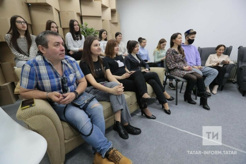 Татар блогерлары студентлар белән очрашуда: Танылам дисәң, фанат булырга тиешсең