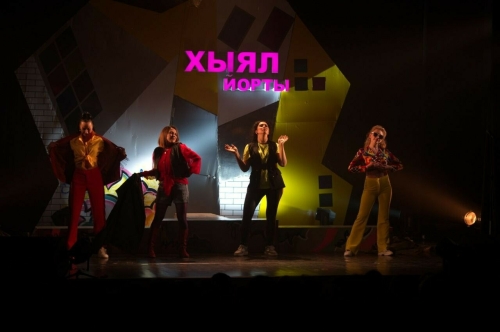 Әтнә театры сезонын «Хыял йорты» премьерасы белән япты