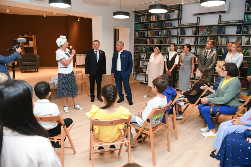 Рөстәм Миңнеханов Казанда концерт залы булган беренче китапханәне карады