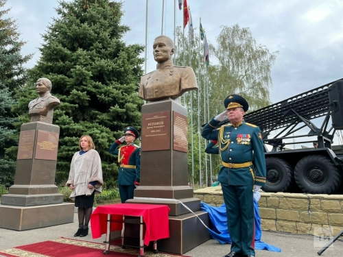 Казан танк училищесында Россия Герое Дамир Исламов истәлегенә бюст ачтылар