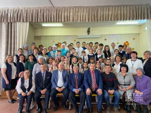 Свердловск өлкәсе Әҗегол авылы мәктәбе директоры татар язучыларын ешрак килергә чакырды