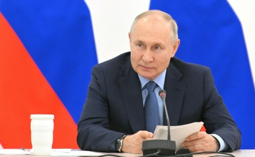 Владимир Путин Рөстәм Миңнехановны Халыклар бердәмлеге көне белән котлады