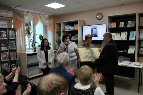 Сукырлар һәм начар күрүчеләр өчен республика китапханәсенә Шәриф Еникеев исеме бирелде