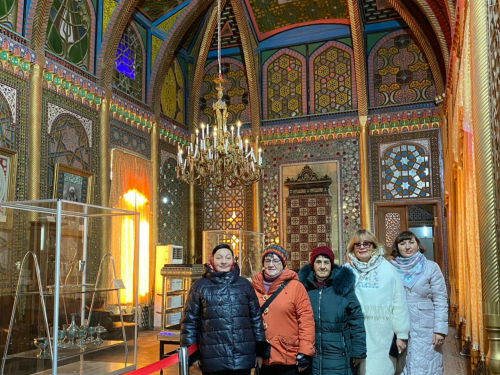 Татар зыялылары «Мир араб» мәдрәсәсендә белем алган милләттәшләр рухына дога кылган