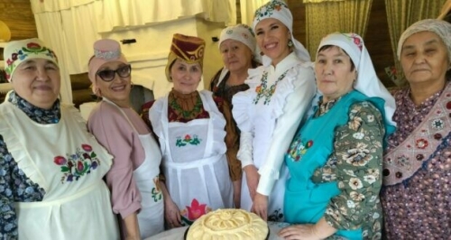 Омскида татар халкының милли ризыкларын пешерергә өйрәттеләр