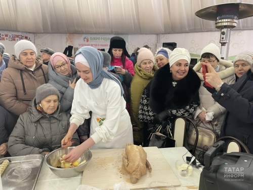 «Каз өмәсе» ярминкәсендә бәлеш һәм каз тутыру буенча остаханә күрсәттеләр