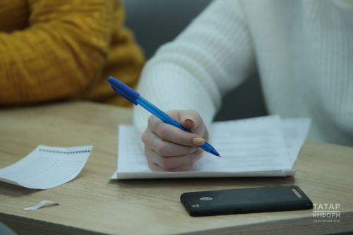 Татар телендәге әдәби әсәрләр конкурсына килгән романнар исемлеге әзер