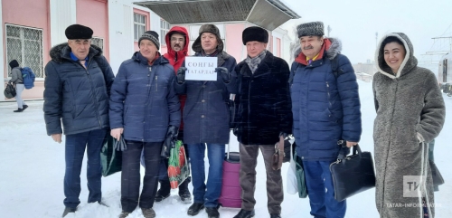 Магнитогорск активистлары Казан кунакларын «соңгы татарлар» язуы белән каршы алды