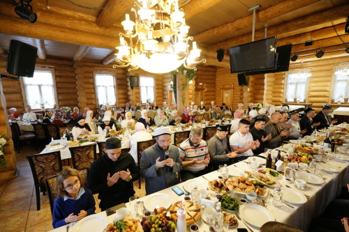 Төркиянең Казандагы консуллыгы җир тетрәүдә һәлак булучылар рухына багышлап ифтар үткәрде