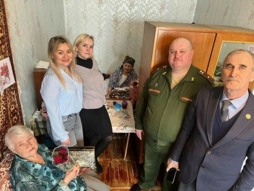 Зәйдә Татарстанның иң өлкән кешесен бәйрәм белән котладылар