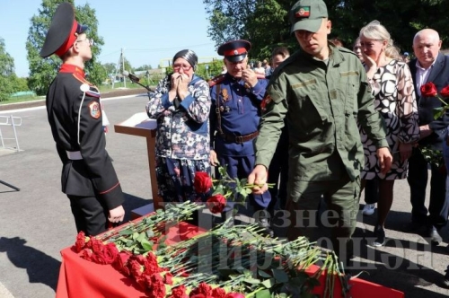 Хәрби операциядә һәлак булган Зорин хөрмәтенә туган авылында мемориаль такта ачылды