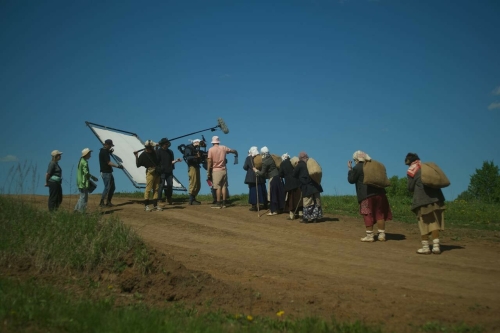 Александр Далматов «Кырык дүртнең май аенда» фильмының кайбер серләрен ачты