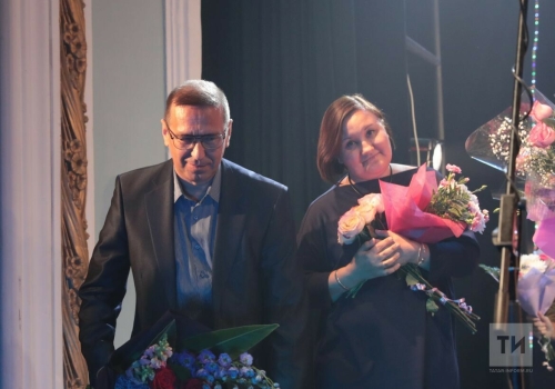 Режиссер Рәшит Заһидуллин һәм рәссам Әсәл Исмәгыйлева Таганрог театрында премьера чыгара