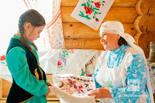 Ләйлә Фазлыева Казанда узачак Сабантуйга милли киемнән килергә өндәде