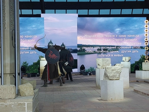 Болгария артистлары Болгарда Кубрат хан тарихын күрсәтте