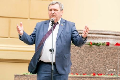 Камал театры белән Әлмәт театры яңа сезонда Ркаил Зәйдулланың бер үк әсәрен куячак