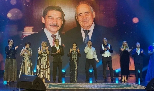 Филармония залында Роберт Миңнуллин иҗатына багышлап, шагыйрь үзе хыялланган концерт узды