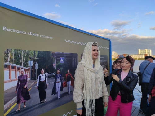«Кием галәме» күргәзмәсе оештыручылары: Татарлар Европа модасы буенча киенгән