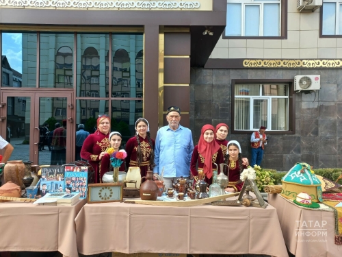 Чечня татарлары республика көнендә Грозныйда «Туган як» җырын җырлаган
