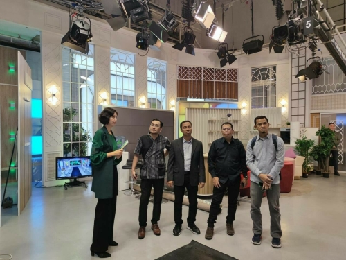 Индонезия телеканалы журналистлары Казанда туры эфир үткәрә