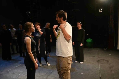 Айдар Җаббаров «Әкият» курчак театрында актерлык осталыгы буенча тренинг үткәргән