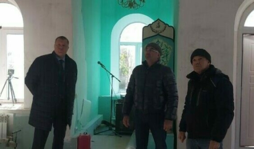 Васил Шәйхразыев Киров Җәмигъ мәчетендә ремонт эшләре барышы белән танышты