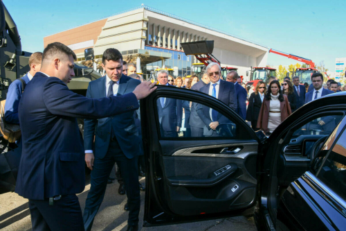 Чаллыда Алиханов белән Миңнехановка Кытай машинасы нигезендә ясалган броневик күрсәттеләр