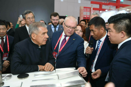 Рөстәм Миңнеханов Казанда Russia China Expo күргәзмәсен карады