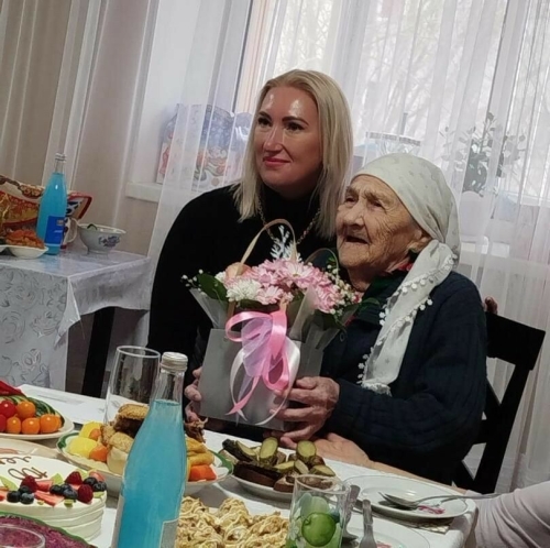Зәйдә яшәүчене 100 яшьлек юбилее белән котладылар