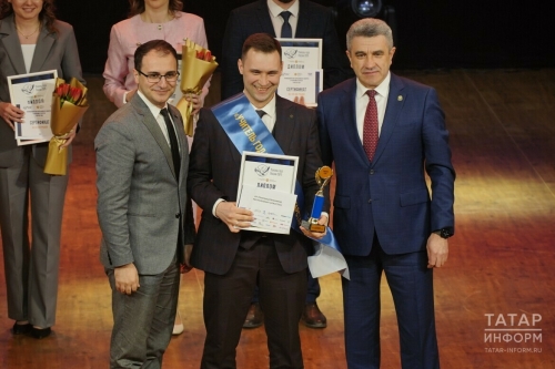 Казан мәктәбе педагогы Радик Хәбиров Татарстанның «Ел укытучысы» булды